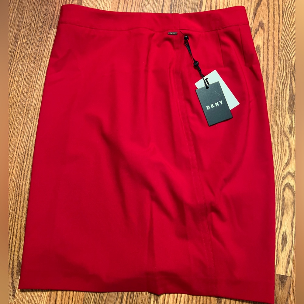 Electric red ladies skirt! New with tags.